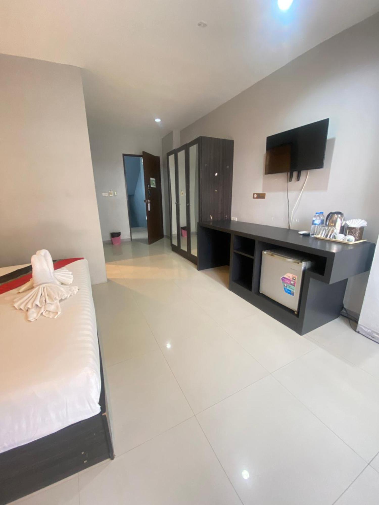 Holiday Home Patong Екстериор снимка