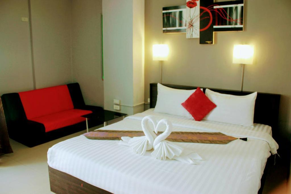 Holiday Home Patong Екстериор снимка